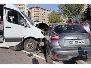 Gaziantep’te öğrenci servisi kaza yaptı: 6 yaralı