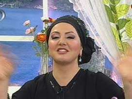 Kâbe'de duyduğu ses başını örttürdü