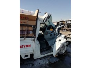 Denizli’de 2 kamyonet çarpıştı: 4 yaralı