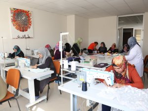 Meram’da kadınlar, tekstilin inceliklerini öğreniyor