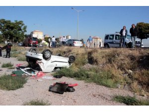 Otomobil şarampole yuvarlandı: 2 yaralı