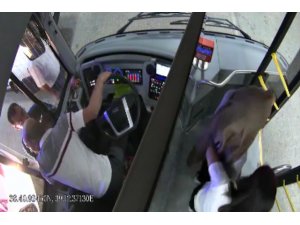 Rahatsızlanan öğrenciyi otobüsle hastaneye yetiştirdi