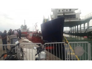 Fırtına iskeleye bağlı motorun halatını kopardı