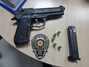 Bekçilerin şüphelendiği şahısların üzerinden esrar ve kurusıkı tabanca çıktı