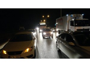 Kazalar trafiği kilitledi