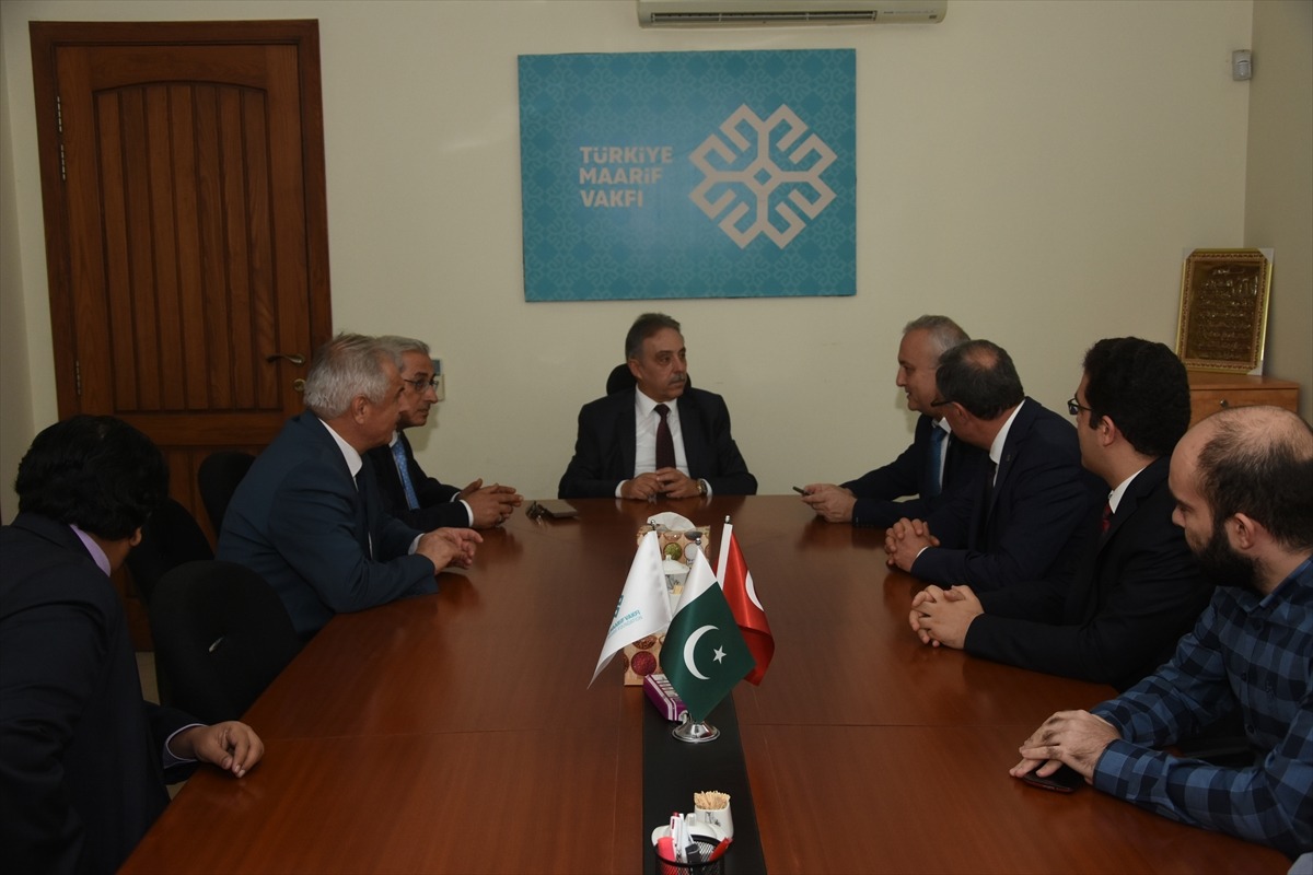 Konya Valisi Toprak Pakistan'da