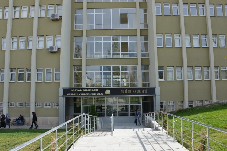 Selçuk Üniversitesi o yazıyı geri çekti