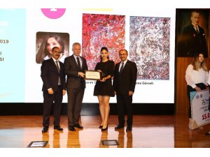 Halı Tasarım Yarışması finalinde tasarımcılara ödül