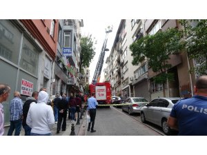 Kadıköy’de 5 katlı bina alev alev yandı