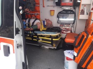 Beton mikseri devrildi, sürücüyü itfaiye kurtardı