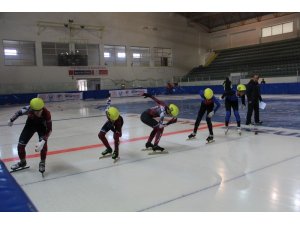 Erzurum’da Short Track Federasyon Kupası heyecanı