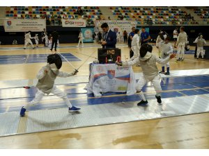 Eskrimciler Kocaeli'de buluştu