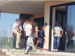 Kuşadası’nda 12 düzensiz göçmen yakalandı