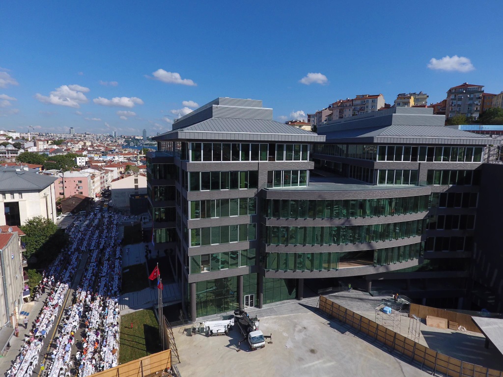 Üsküdar Belediyesi'nden Suriyelilere yönelik paylaşım!