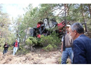 Traktör uçuruma yuvarlandı: 1 ölü