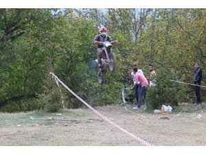 Motokros yarışması nefes kesti