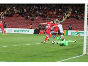 TFF 1. Lig: Balıkesirspor: 1 - Boluspor: 1 (İlk yarı sonucu)