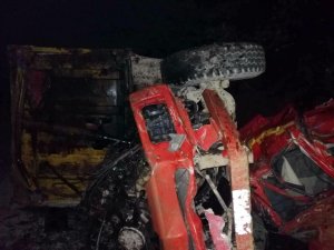 Kamyon uçuruma yuvarlandı: 1 ölü