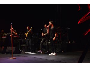 Yalın, Bursa'da konser verdi