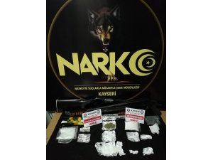 4 uyuşturucu taciri gözaltına alındı