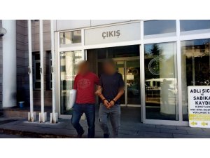 Kuşadası’nda aranan zanlının evi uyuşturucu ve cephanelik deposu çıktı