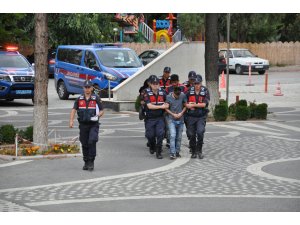 Hırsızlık şüphelileri suçüstü yakalandı