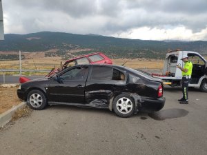 Cenaze yolunda feci kaza: 2’si çocuk 12 yaralı