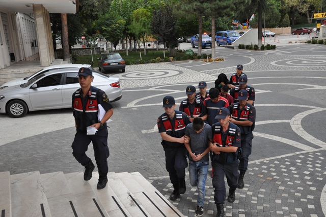 Hırsızlık şüphelileri suçüstü yakalandı