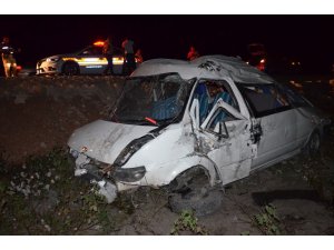 Hatay’da minibüs tarlaya yuvarlandı: 10 yaralı