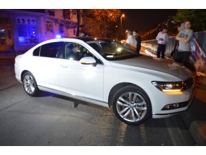 Kalp krizi geçirdiği iddia edilen otomobil sürücüsü demirlere çarparak durabildi