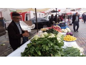 Organik ürünlerin satıldığı pazara ilgi