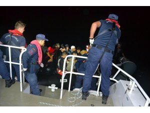 Balıkesir’in Ayvalık ilçesi açıklarında 35 düzensiz göçmen yakalandı
