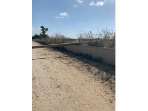 Fırtına elektrik direğini devirdi