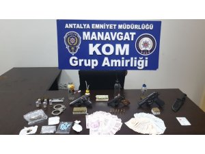 Antalya’da silah ve uyuşturucu operasyonu