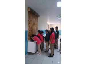 Okul koridoruna çeşme yaptılar