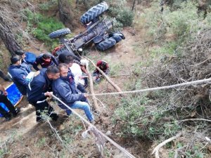 Traktörle 15 metreden uçtu, yaralı olarak kurtuldu