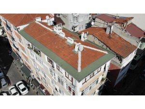 Kadıköy’de riskli olduğu gerekçesiyle boşaltılan 5 katlı bina havadan görüntülendi
