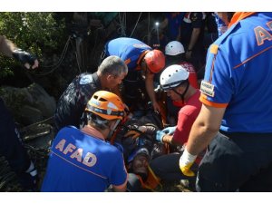 Kendi kazdığı 42 metrelik define çukuruna düştü