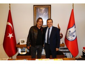 Başkan Batur’dan Göztepe’ye tam destek