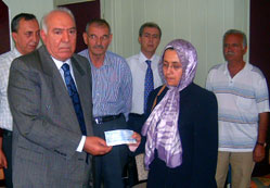 Öldürülen taksicinin ailesine yardım