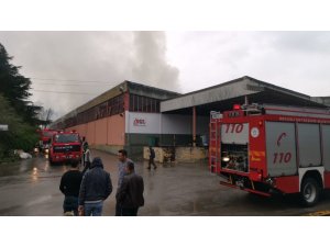 Kocaeli’de karton ve mobilya deposunda yangın