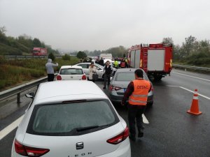 TEM’de 12 araç birbirine girdi: 3 yaralı