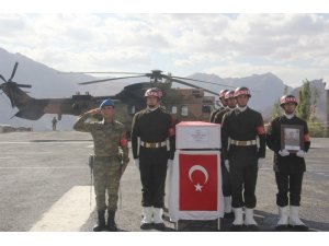 Aracın devrilmesi sonucu şehit olan asker memleketine uğurlandı