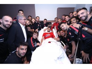 A Milli Takım heyetinden Dorukhan Toköz’e ziyaret