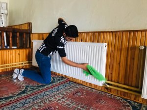 Hadim'de öğrenciler cami temizledi