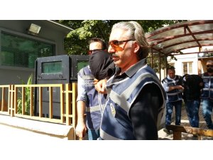 "Altınlarımı bulun" diye dakikalarca ağladı, soyguncuları affetti