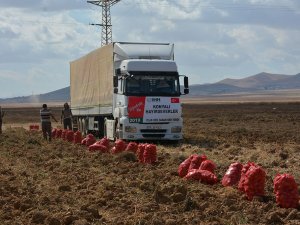 Konya'dan İdlib’e 2 TIR yardım