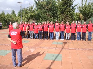 Asker arkadaşları 33 yıl sonra tekmil verdi