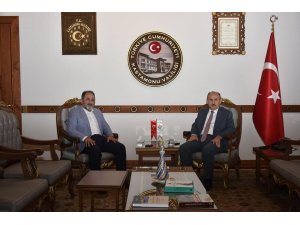 Eski vekil Demir, Vali Karadeniz, Rektör Topal ve Başkan Aydoğan ile görüştü