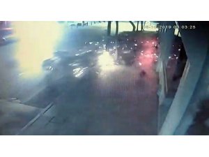 Motosiklet sürücüsünün öldüğü feci kaza anı güvenlik kamerasında